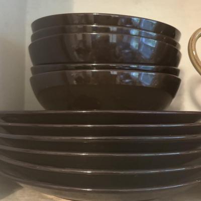 LOT 85: Pfaltzgraff Aster Dish Collection
