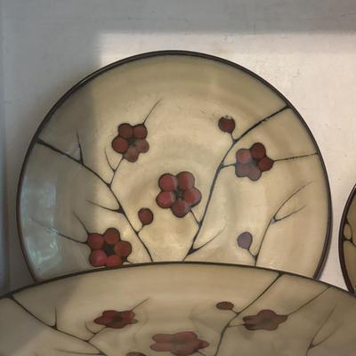 LOT 85: Pfaltzgraff Aster Dish Collection
