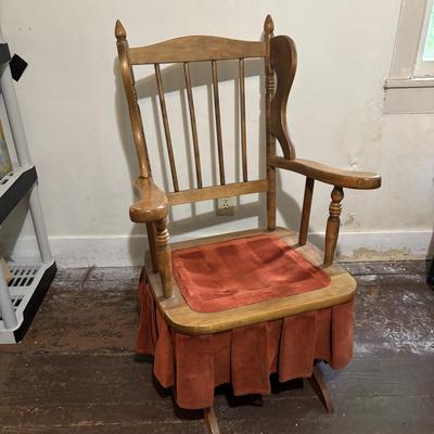 LOT 83: Vintage Wooden Vermont Made Miracle Rocker & Colonial Dough Box Style End Table