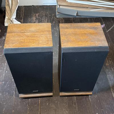 LOT 89: Vintage Fisher Floor Speakers Model STV-410