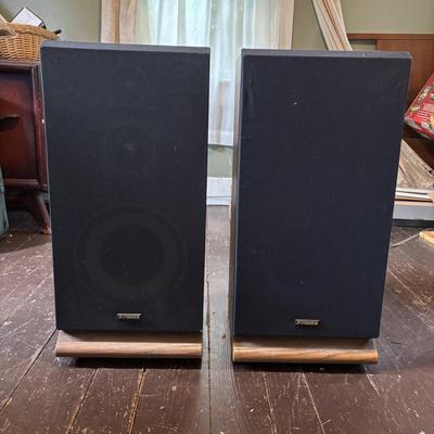 LOT 89: Vintage Fisher Floor Speakers Model STV-410