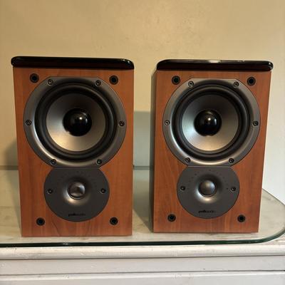 LOT 93: Polk Audio Subwoofer PSW10 110V & Polk Audio Speakers TSi100 Cherry