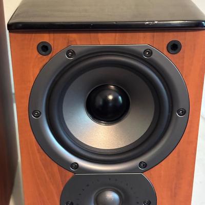 LOT 93: Polk Audio Subwoofer PSW10 110V & Polk Audio Speakers TSi100 Cherry