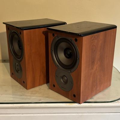LOT 93: Polk Audio Subwoofer PSW10 110V & Polk Audio Speakers TSi100 Cherry