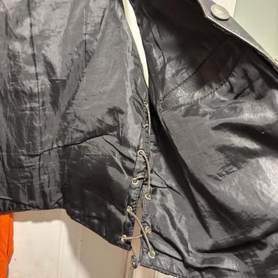 LOT 100: Unik Select Leather Vest & Long Sleeve Harley Davidson T-Shirt
