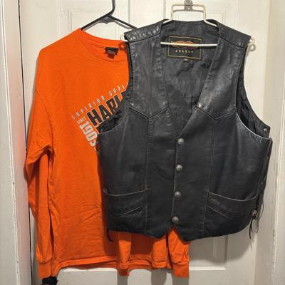 LOT 100: Unik Select Leather Vest & Long Sleeve Harley Davidson T-Shirt