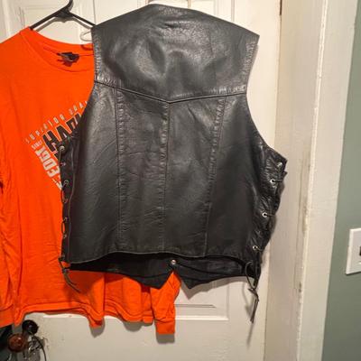 LOT 100: Unik Select Leather Vest & Long Sleeve Harley Davidson T-Shirt