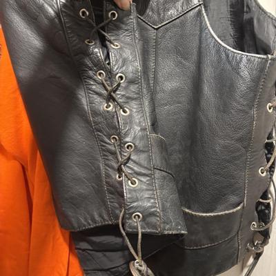 LOT 100: Unik Select Leather Vest & Long Sleeve Harley Davidson T-Shirt