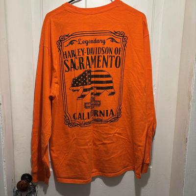 LOT 100: Unik Select Leather Vest & Long Sleeve Harley Davidson T-Shirt