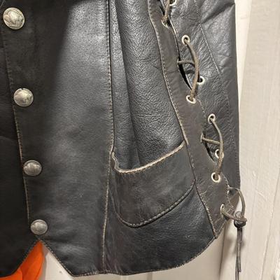 LOT 100: Unik Select Leather Vest & Long Sleeve Harley Davidson T-Shirt