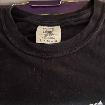 LOT 107: Untested 400-watt Fog Machine, Skeltons, Skull & Crossbones T-shirt (Haven Harbour Marina Resort)