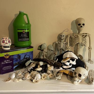 LOT 107: Untested 400-watt Fog Machine, Skeltons, Skull & Crossbones T-shirt (Haven Harbour Marina Resort)