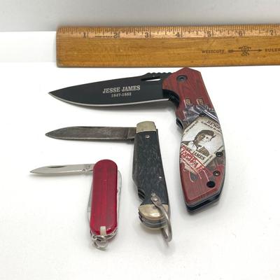 LOT 120: Vintage Collection - Folding Knives, Lighters, Cigar Boxes and Patches