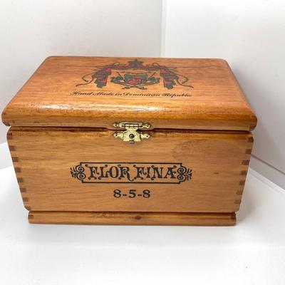 LOT 120: Vintage Collection - Folding Knives, Lighters, Cigar Boxes and Patches