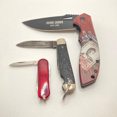 LOT 120: Vintage Collection - Folding Knives, Lighters, Cigar Boxes and Patches