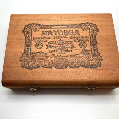 LOT 120: Vintage Collection - Folding Knives, Lighters, Cigar Boxes and Patches