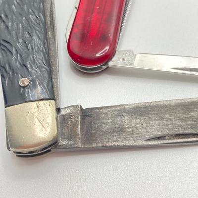 LOT 120: Vintage Collection - Folding Knives, Lighters, Cigar Boxes and Patches