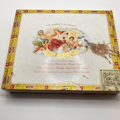LOT 120: Vintage Collection - Folding Knives, Lighters, Cigar Boxes and Patches