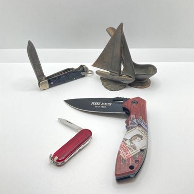 LOT 120: Vintage Collection - Folding Knives, Lighters, Cigar Boxes and Patches