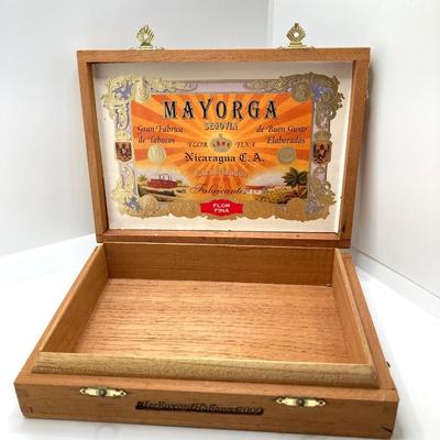 LOT 120: Vintage Collection - Folding Knives, Lighters, Cigar Boxes and Patches