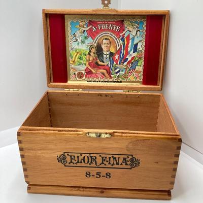 LOT 120: Vintage Collection - Folding Knives, Lighters, Cigar Boxes and Patches