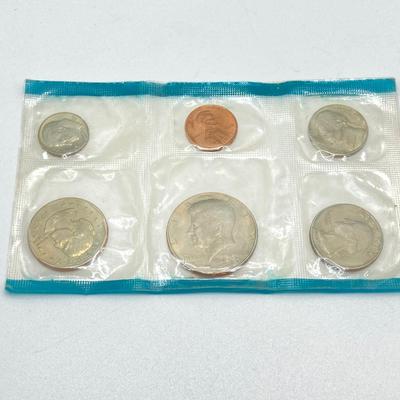 LOT 124: Collection of Coins, Paper Currency and Tokens (Silver Included)