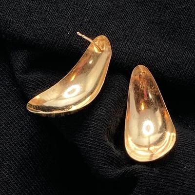 LOT 126: JJ Gold Pierced Earrings - 14KT, TW 1.77g