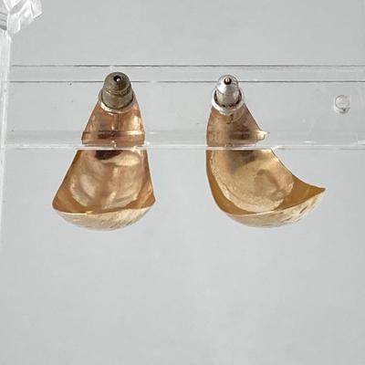 LOT 126: JJ Gold Pierced Earrings - 14KT, TW 1.77g