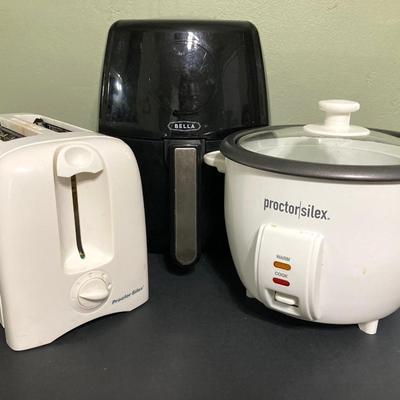 LOT 129: Bella Air Fryer, Proctor / Silex Rice Cooker and Proctor Silex Toaster