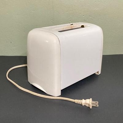 LOT 129: Bella Air Fryer, Proctor / Silex Rice Cooker and Proctor Silex Toaster