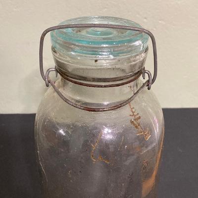 LOT 130: Vintage Cast Iron Cookware (Lodge, Benjamin Medwin and More) / Trivet and Tall Glass Mason Jar