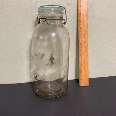 LOT 130: Vintage Cast Iron Cookware (Lodge, Benjamin Medwin and More) / Trivet and Tall Glass Mason Jar