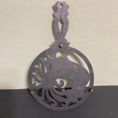 LOT 130: Vintage Cast Iron Cookware (Lodge, Benjamin Medwin and More) / Trivet and Tall Glass Mason Jar