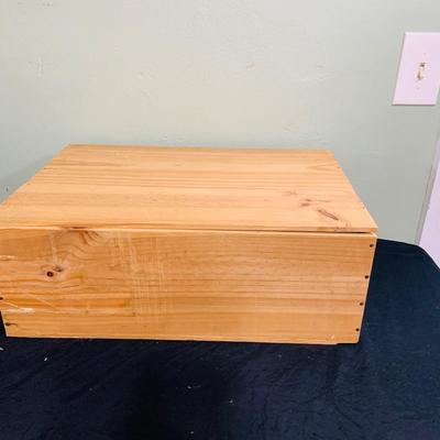 LO 192: Wooden Box Full of XBox 360 Games - Grand Theft Auto,Call of Duty, Assassin’s Creed and Many More