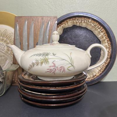LOT 221: Kitchen Collection: New Coca-Cola Juice Glasses, Vintage Cookie Press/Cake Decorator, Pottery Condiment Set, Steak Knives...