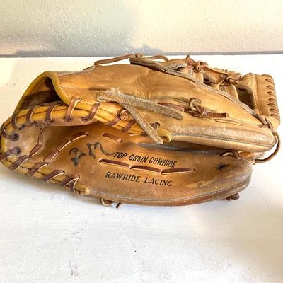 LOT 246: Pair of Softball / Baseball Leather Gloves (Winfield Diamond Pro and Rawlings) with Three Softballs