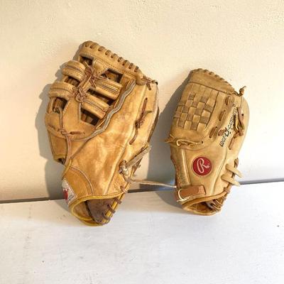LOT 246: Pair of Softball / Baseball Leather Gloves (Winfield Diamond Pro and Rawlings) with Three Softballs