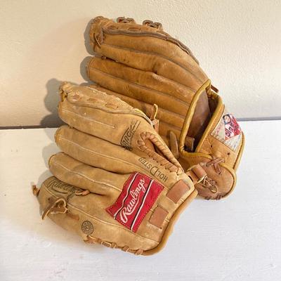 LOT 246: Pair of Softball / Baseball Leather Gloves (Winfield Diamond Pro and Rawlings) with Three Softballs