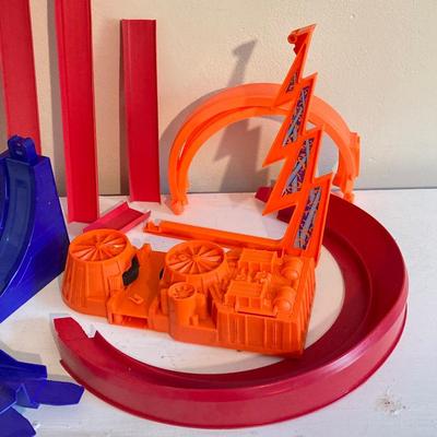 LOT 247: Vintage Hot Wheels Power Loop / Mattel Wheels Toy Set in Original Box
