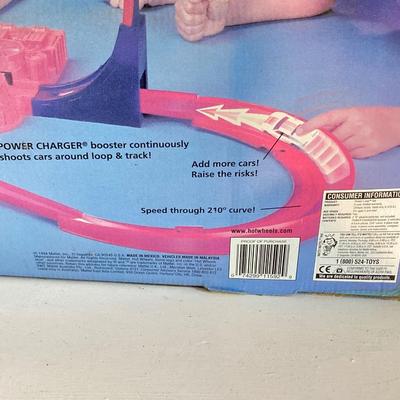 LOT 247: Vintage Hot Wheels Power Loop / Mattel Wheels Toy Set in Original Box