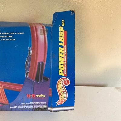 LOT 247: Vintage Hot Wheels Power Loop / Mattel Wheels Toy Set in Original Box