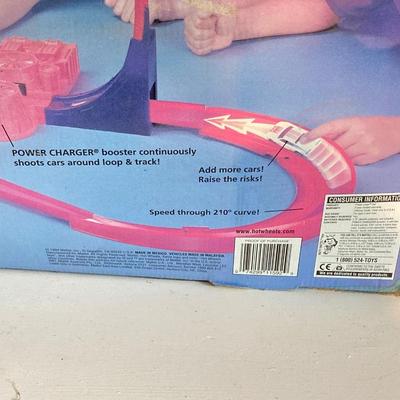 LOT 247: Vintage Hot Wheels Power Loop / Mattel Wheels Toy Set in Original Box