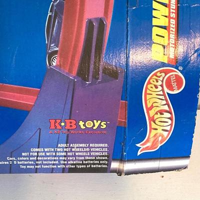 LOT 247: Vintage Hot Wheels Power Loop / Mattel Wheels Toy Set in Original Box