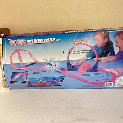LOT 247: Vintage Hot Wheels Power Loop / Mattel Wheels Toy Set in Original Box