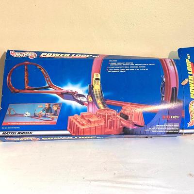 LOT 247: Vintage Hot Wheels Power Loop / Mattel Wheels Toy Set in Original Box