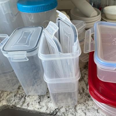 Plastic food storage containers