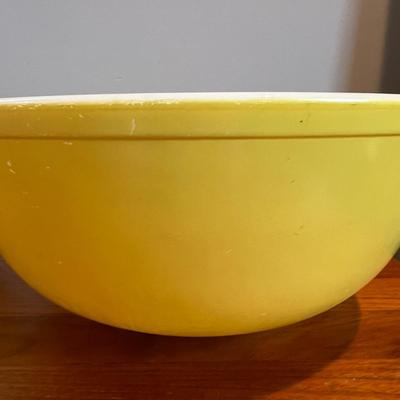 3 Pc Vintage Pyrex Lot - 2 Large Bowls, Casserole Dish