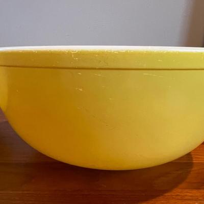 3 Pc Vintage Pyrex Lot - 2 Large Bowls, Casserole Dish