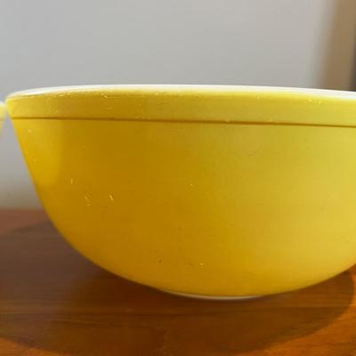 3 Pc Vintage Pyrex Lot - 2 Large Bowls, Casserole Dish