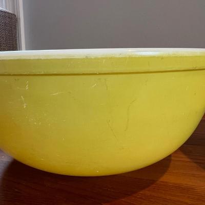 3 Pc Vintage Pyrex Lot - 2 Large Bowls, Casserole Dish